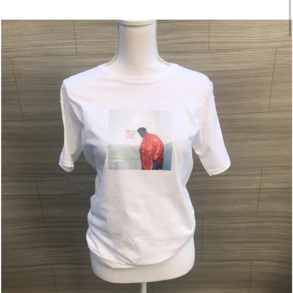 Hanes White Short Sleeve Tee with Minimalist Design - Picture 1 of 4